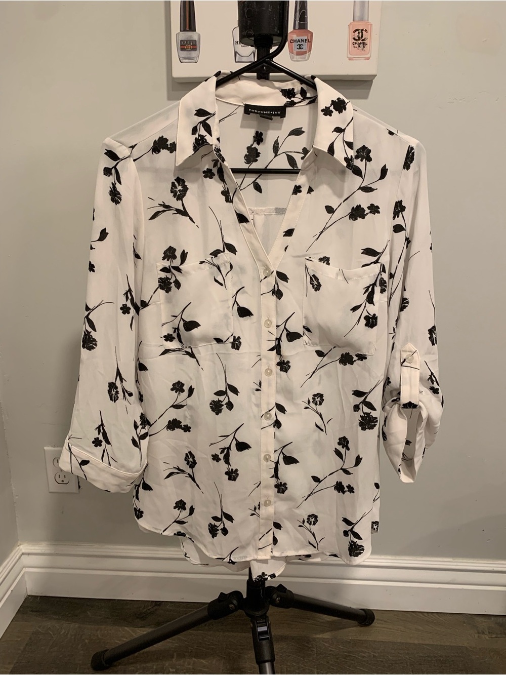 Fortune Ivy White Floral Button-Up Shirt -GB017